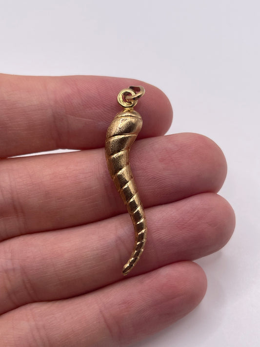 9ct gold horn of plenty pendant