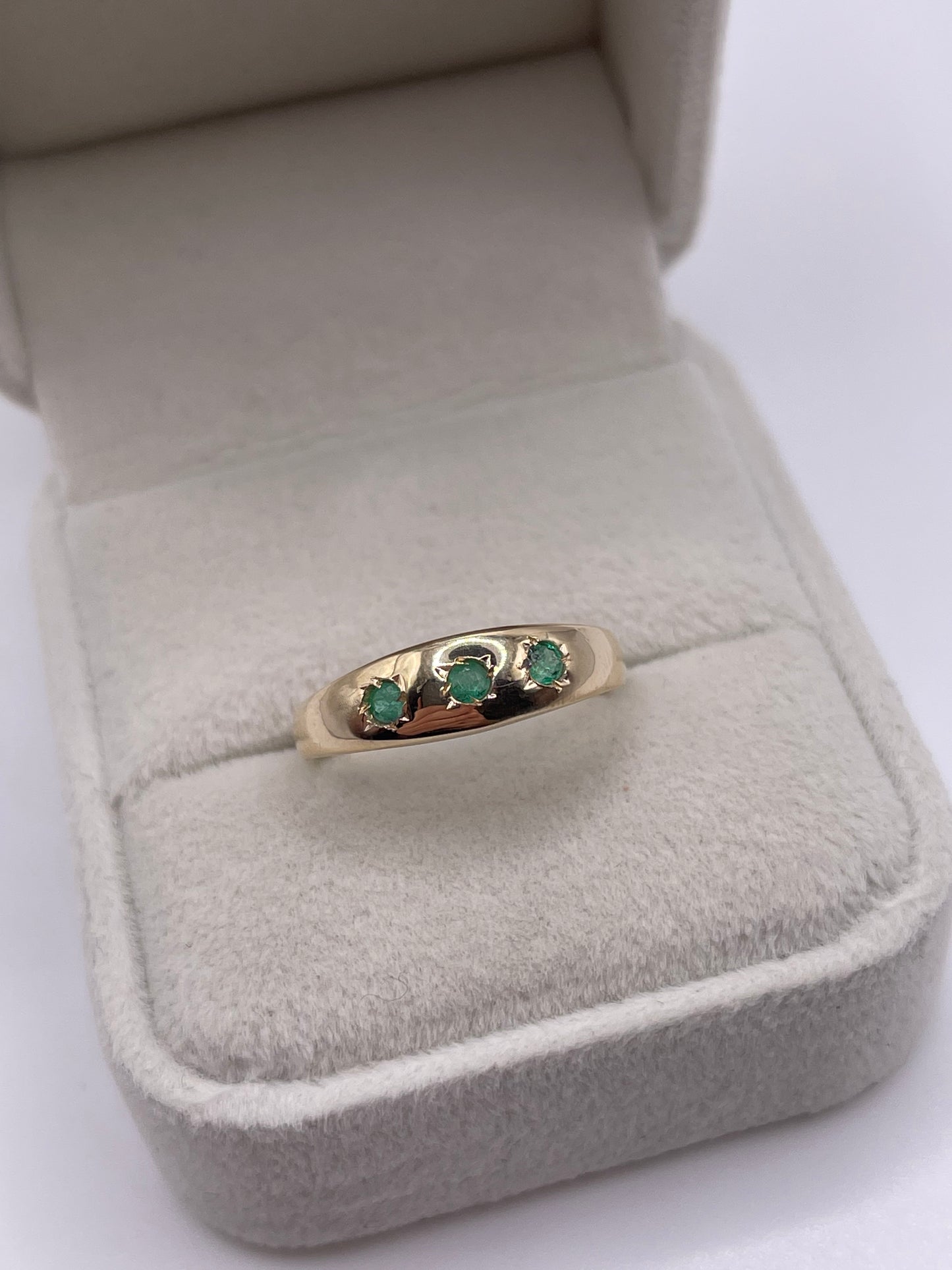 9ct gold emerald gypsy ring