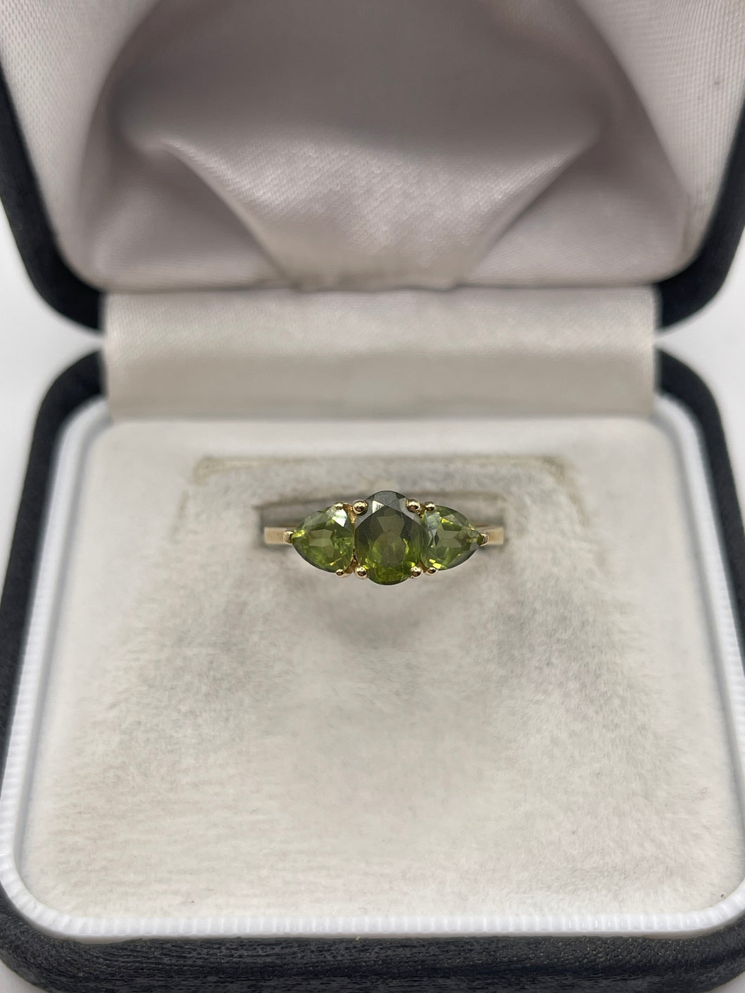 9ct gold quartz ring
