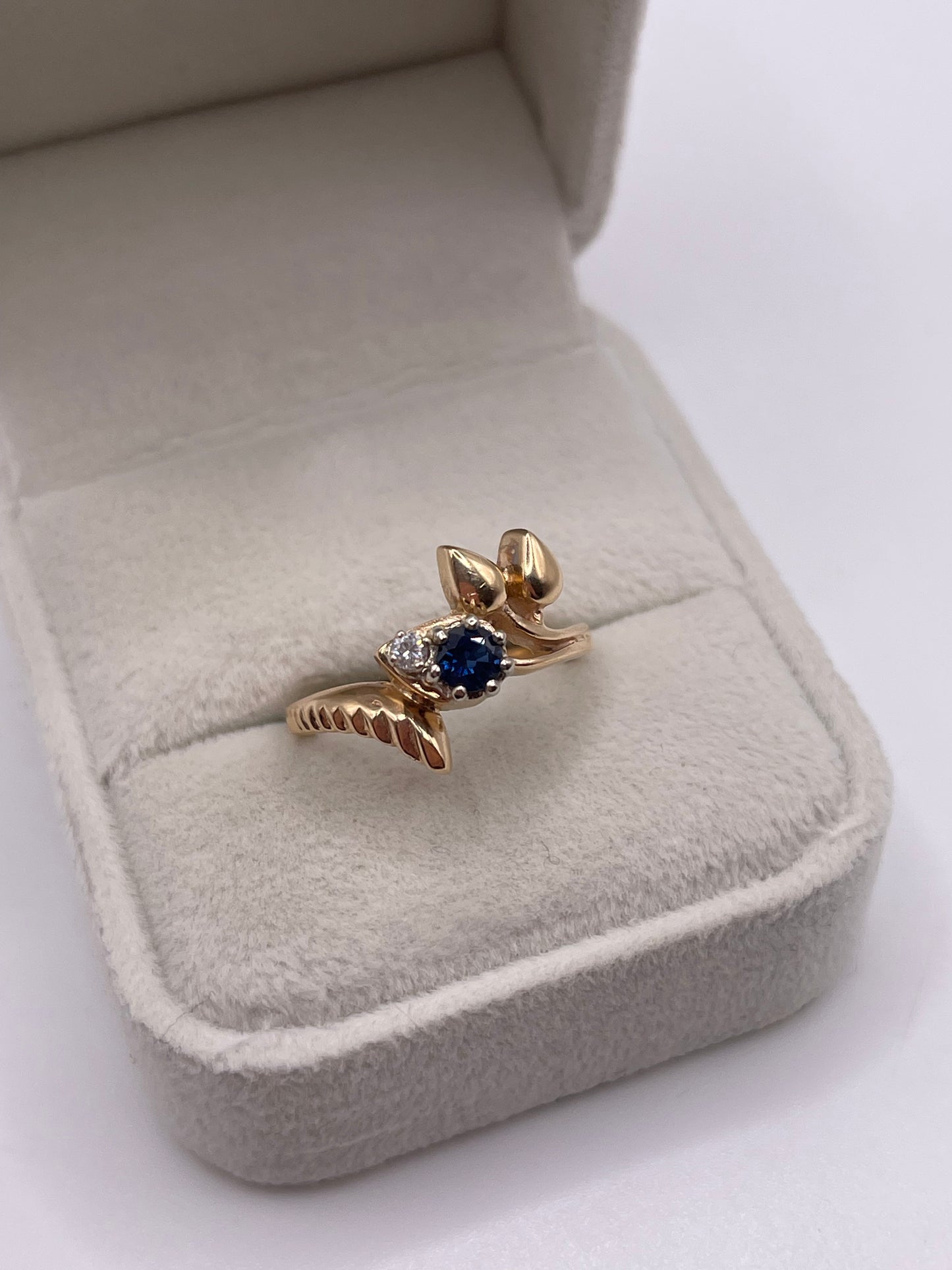 14ct gold sapphire and diamond ring