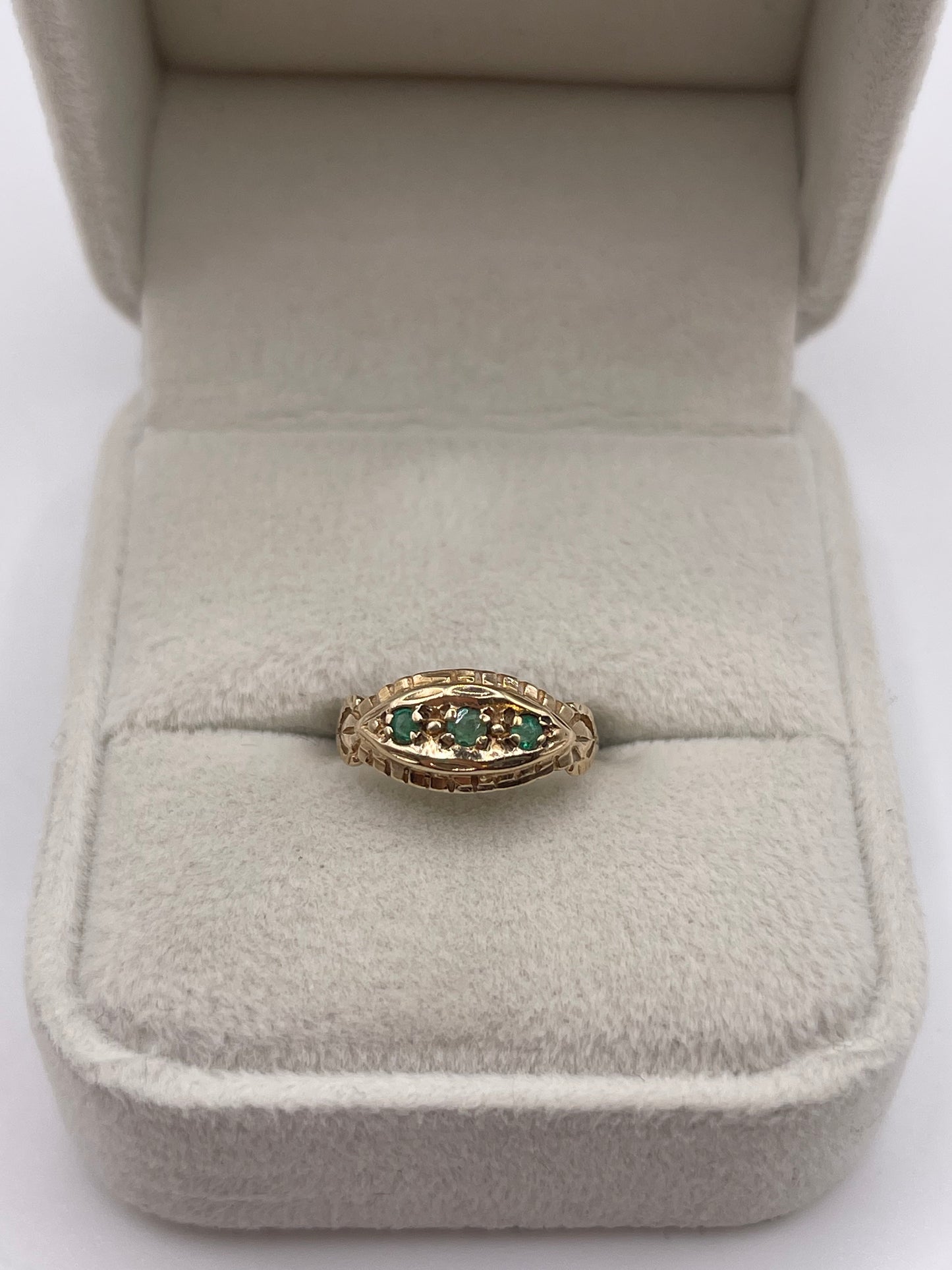 9ct gold emerald ring