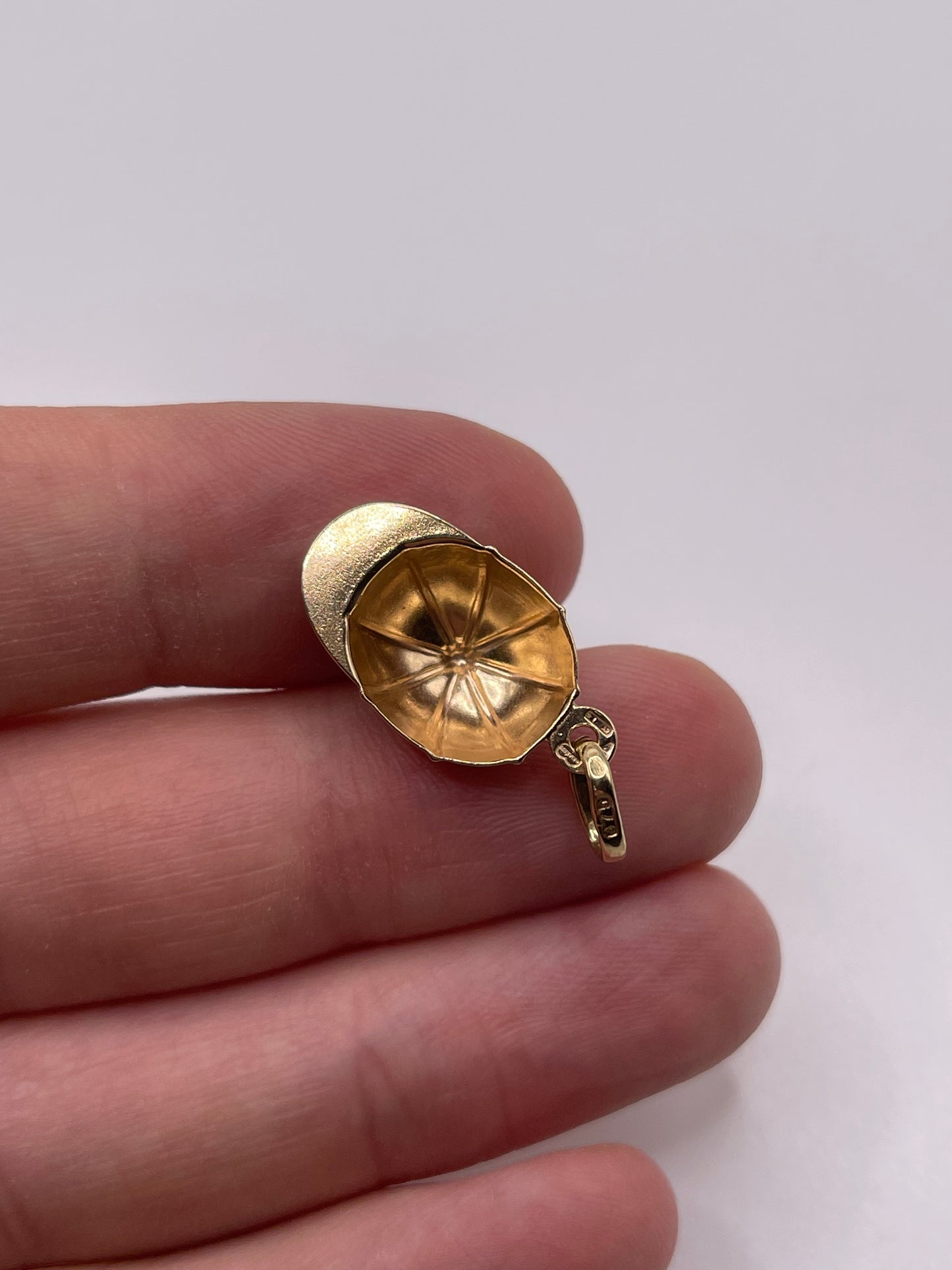 9ct gold jockey hat charm