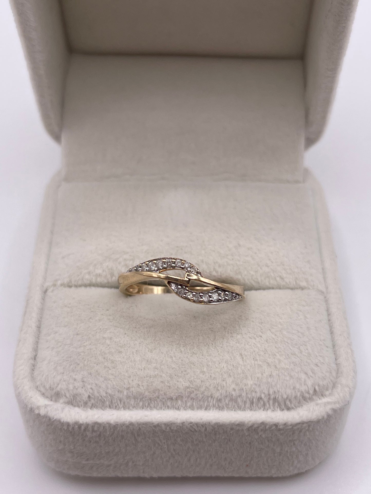 9ct gold diamond ring