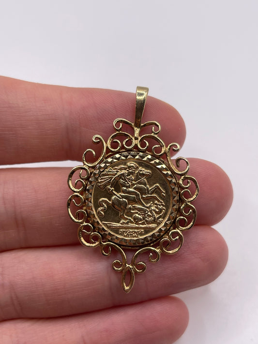 9ct gold St George medallion pendant