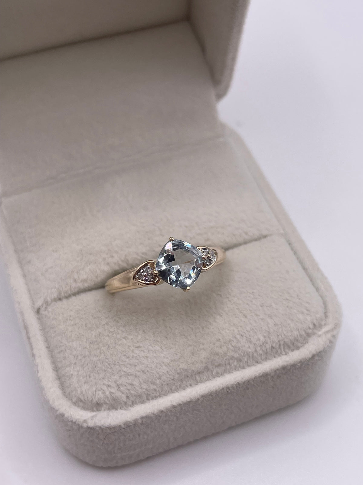 9ct gold aquamarine and diamond ring