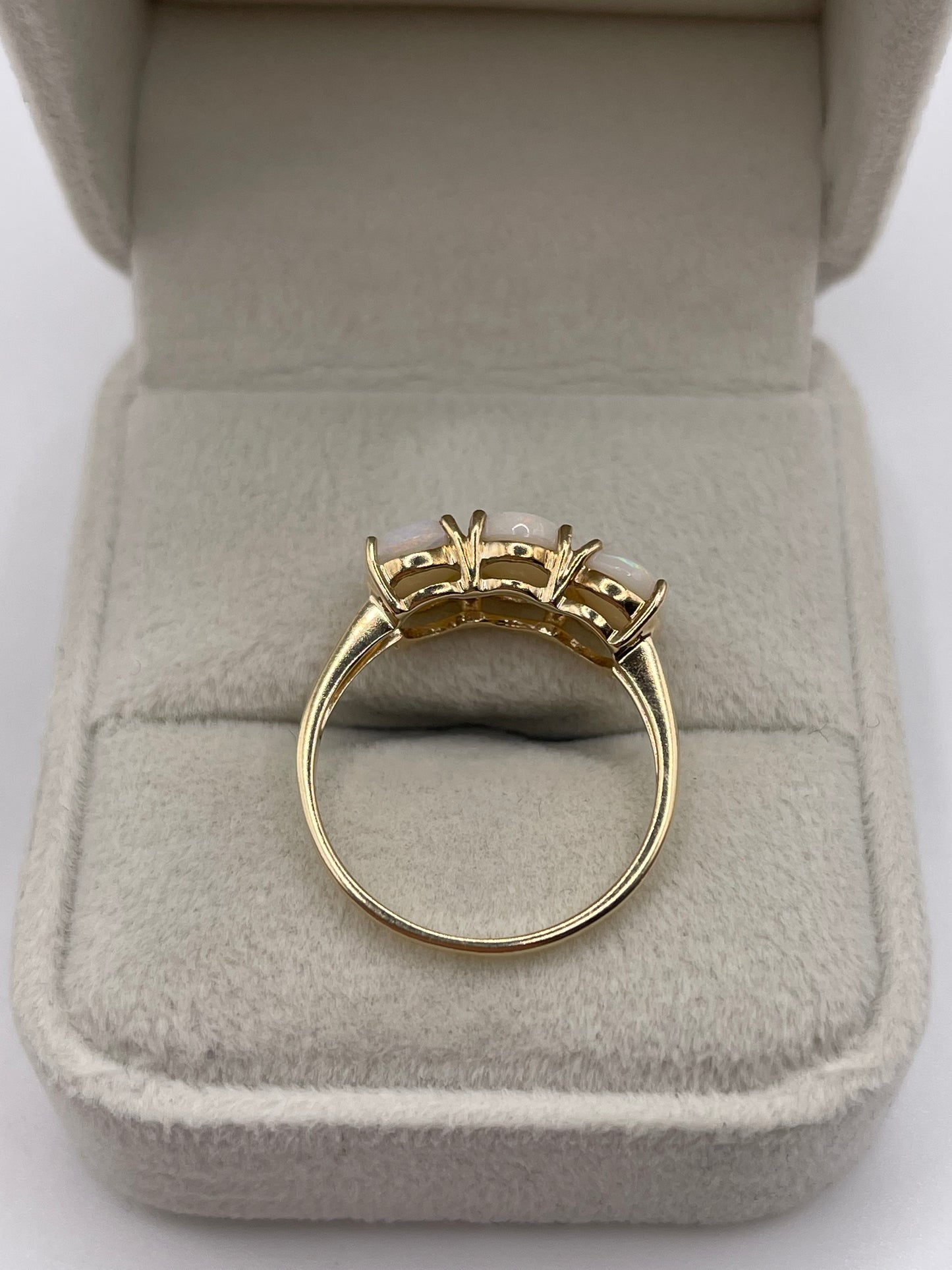 9ct gold opal ring