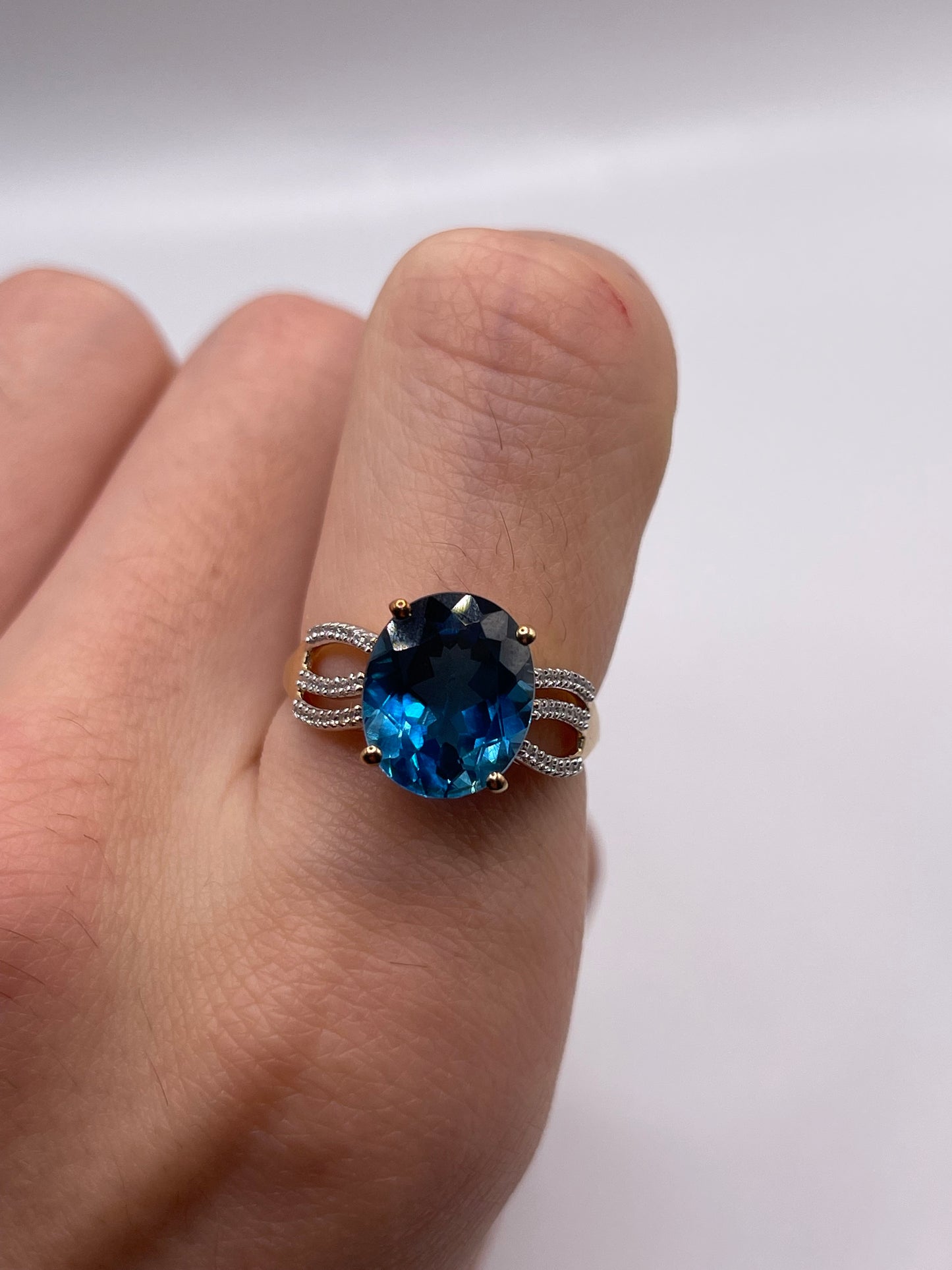 9ct gold topaz and zircon ring