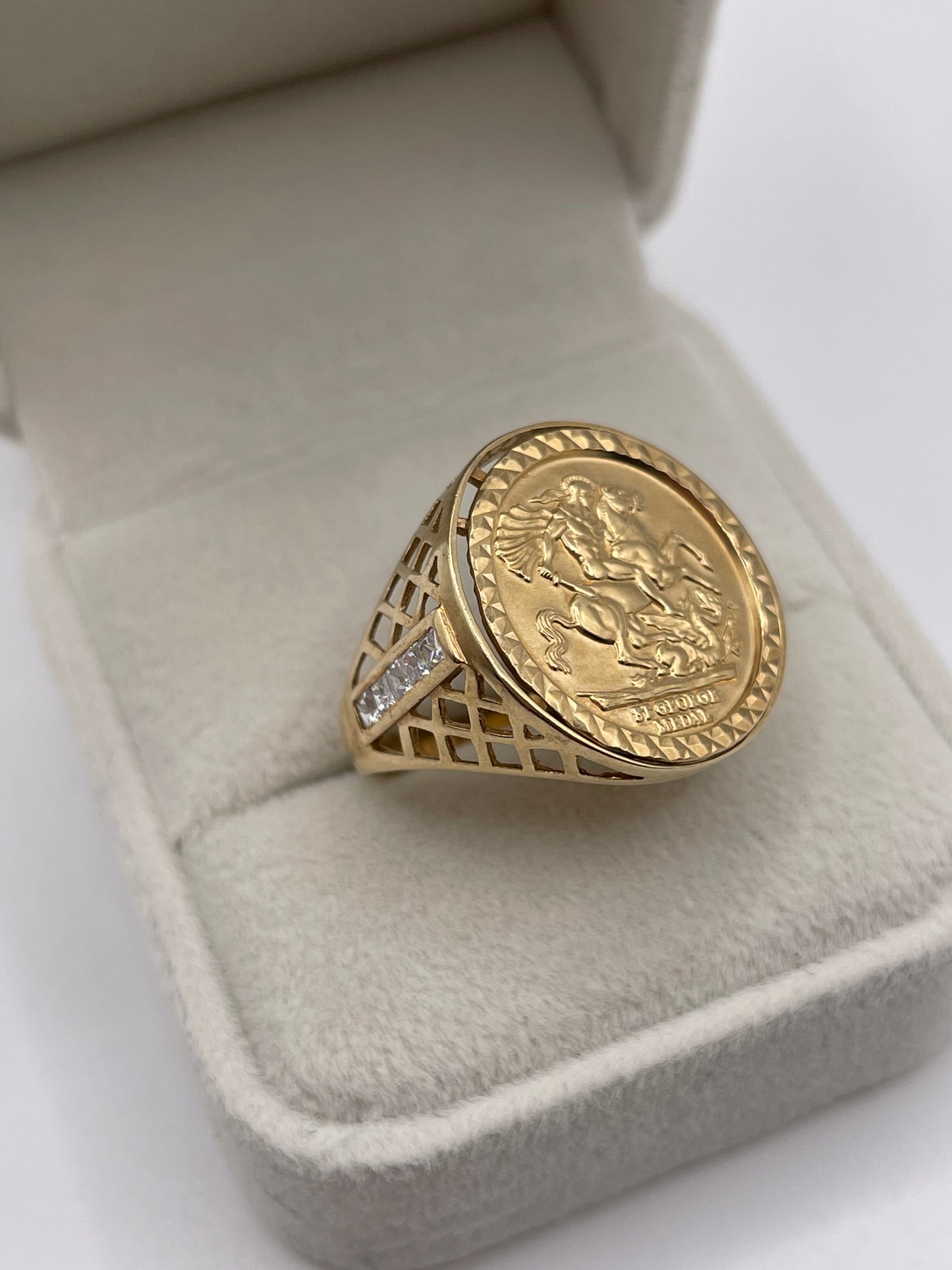 9ct gold cz at George medallion ring