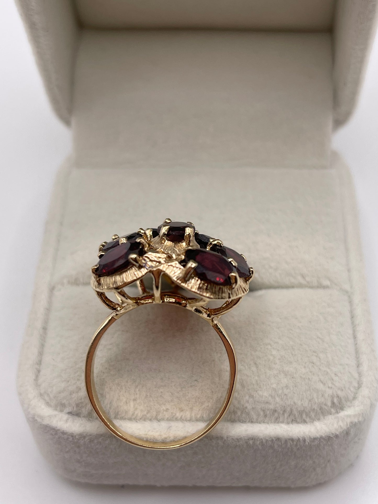 9ct gold garnet cluster ring