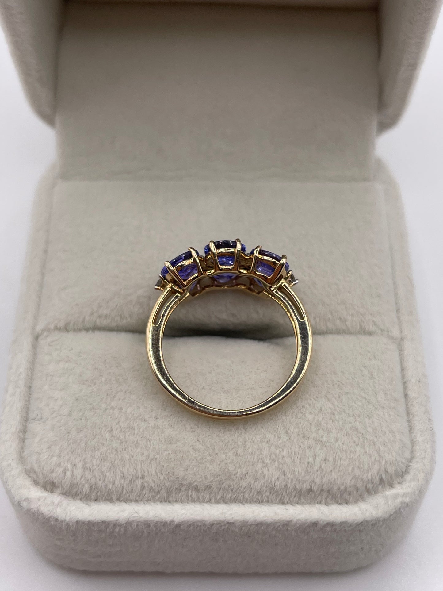 9ct gold tanzanite and diamond ring