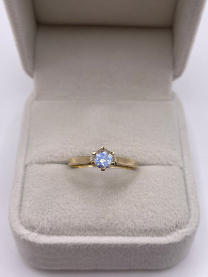 9ct gold rainbow moonstone ring