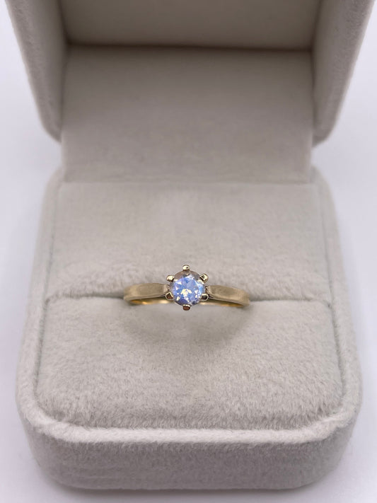 9ct gold rainbow moonstone ring