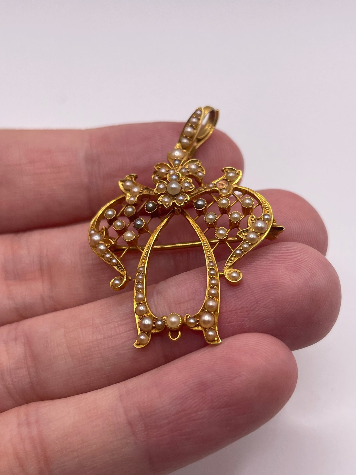 Antique 15ct gold pearl pendant / brooch