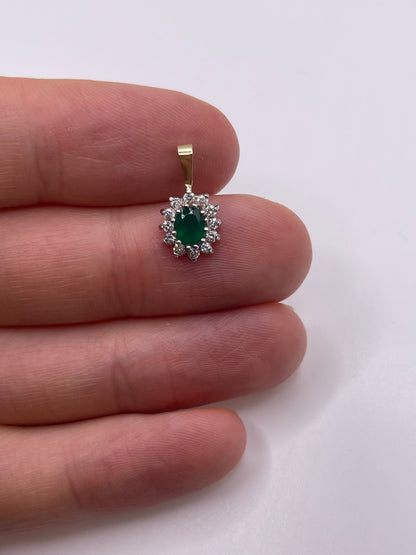 9ct gold green agate and cz pendant