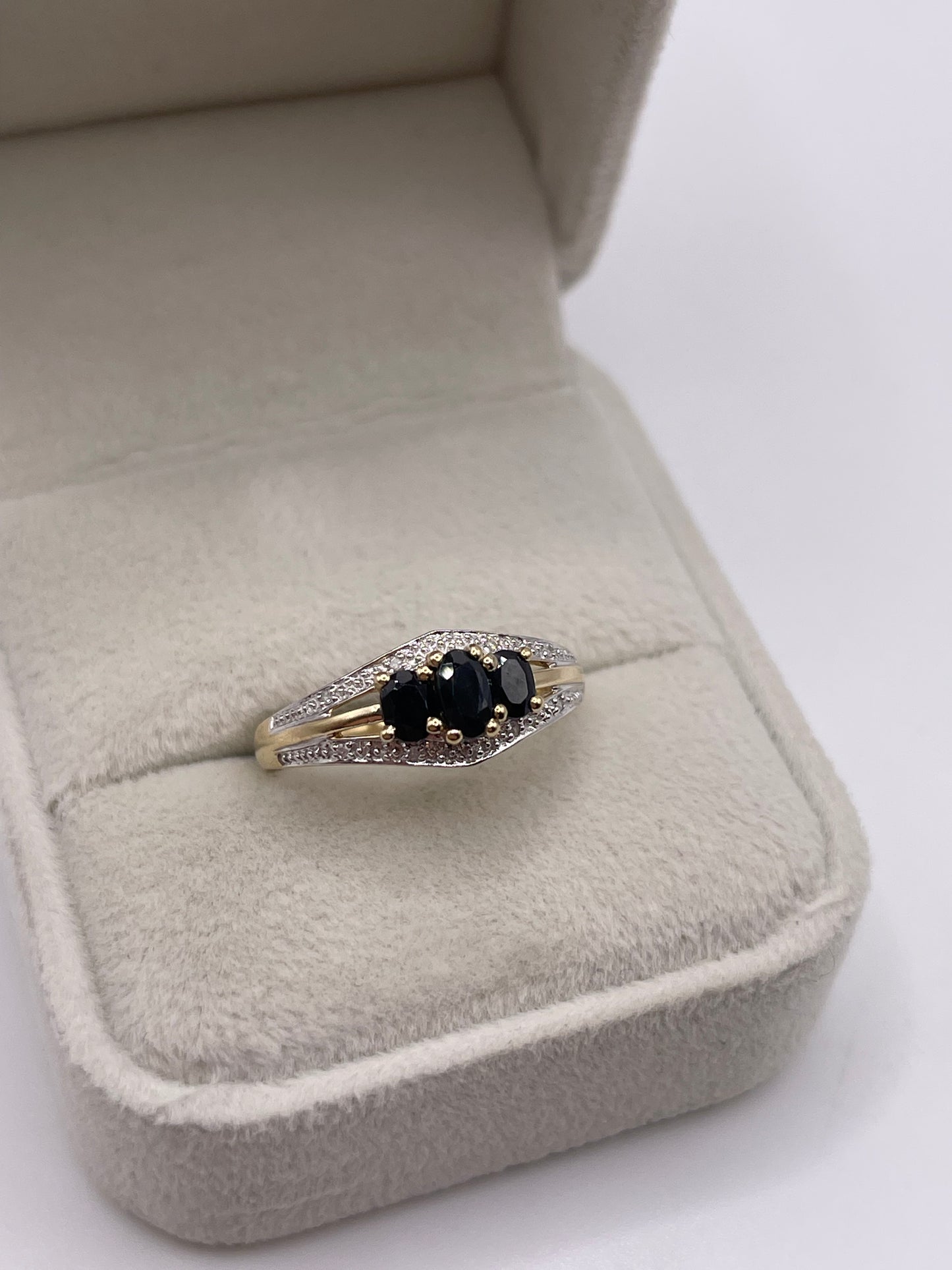 9ct gold sapphire and diamond ring