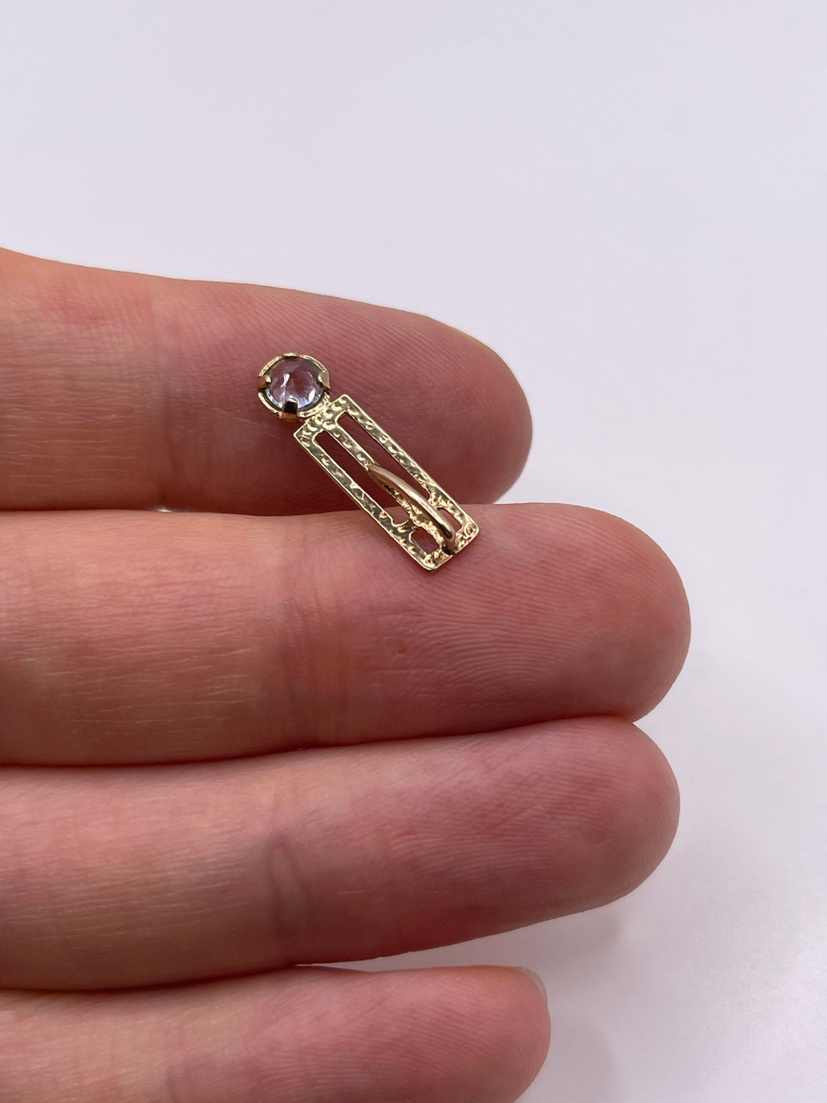 9ct gold blue topaz pendant