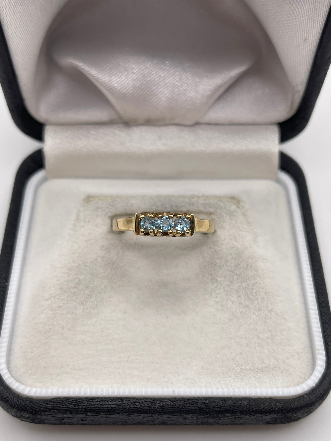 9ct gold blue topaz ring