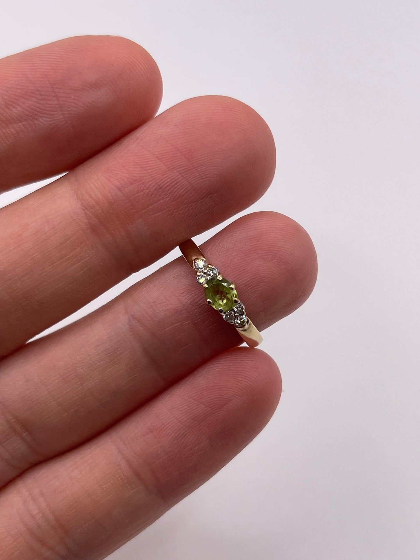 9ct gold peridot and diamond ring