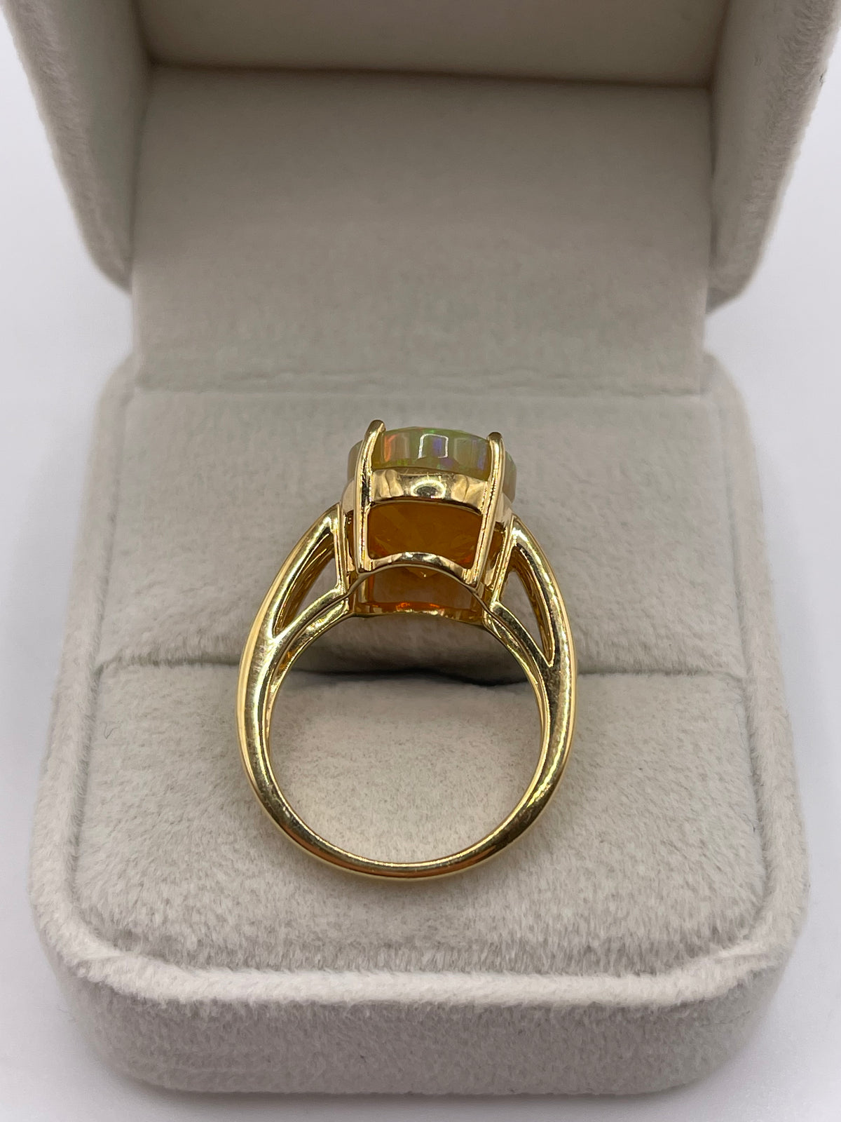 18ct gold opal and diamond ring
