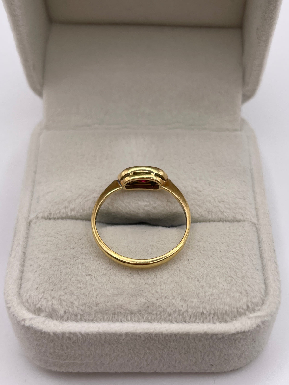 18ct gold ruby and diamond ring