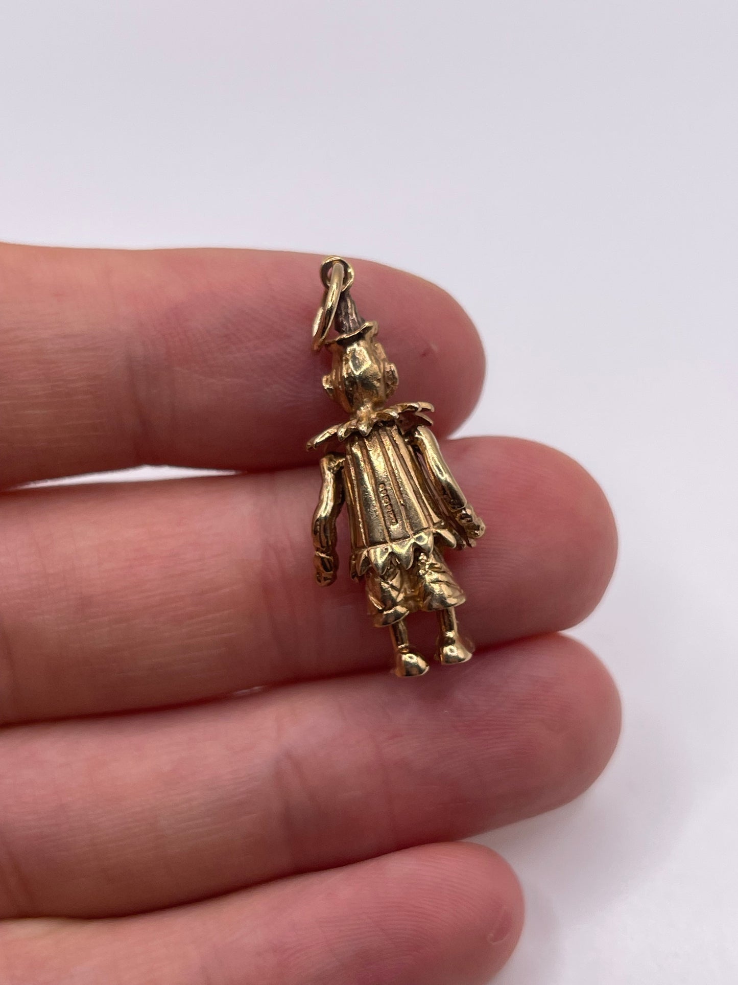 9ct gold clown pendant