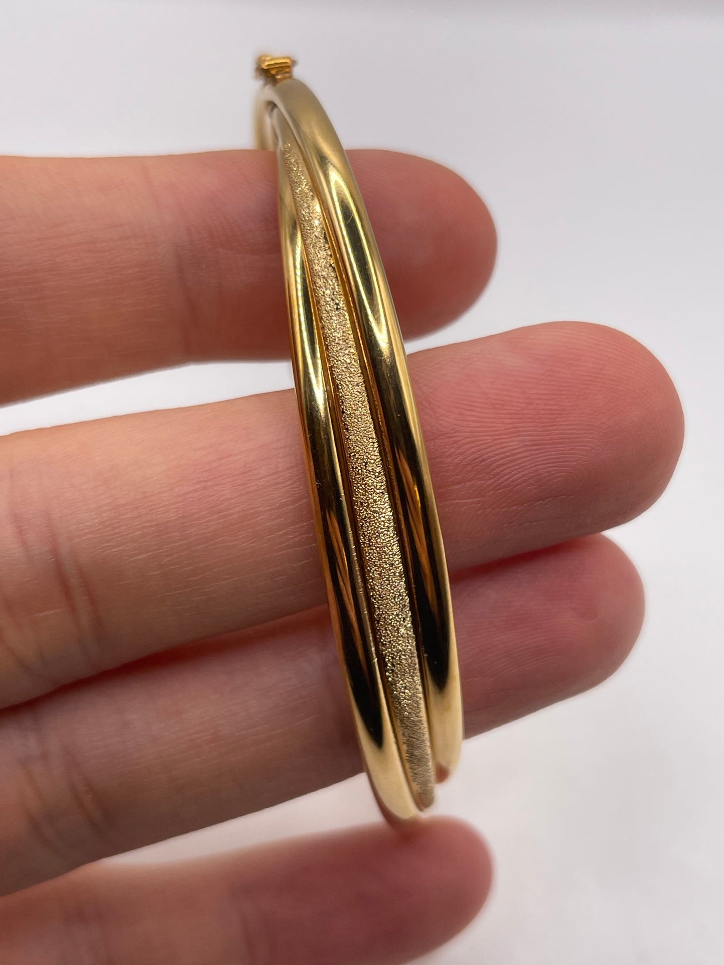 9ct gold bangle