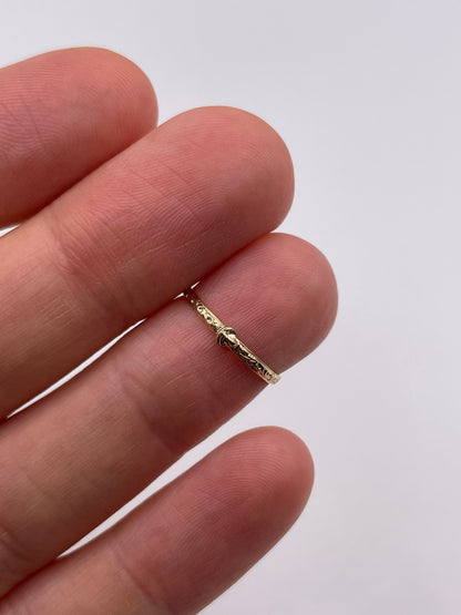 9ct gold buckle ring