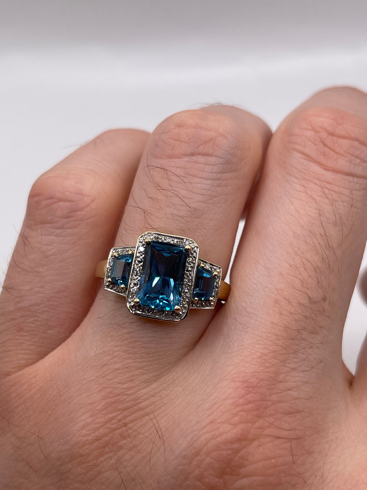 9ct gold topaz and diamond ring