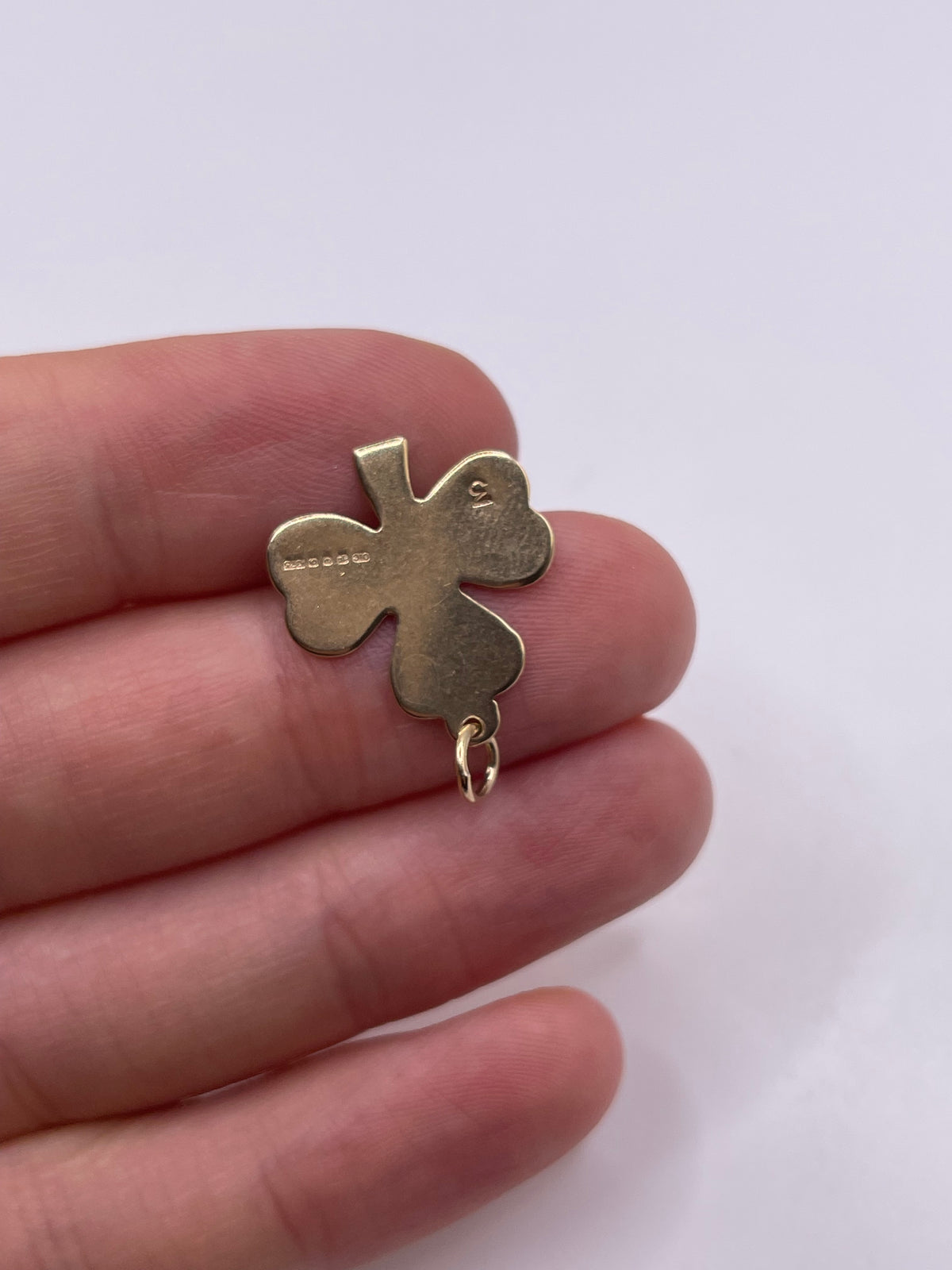 9ct gold shamrock pendant