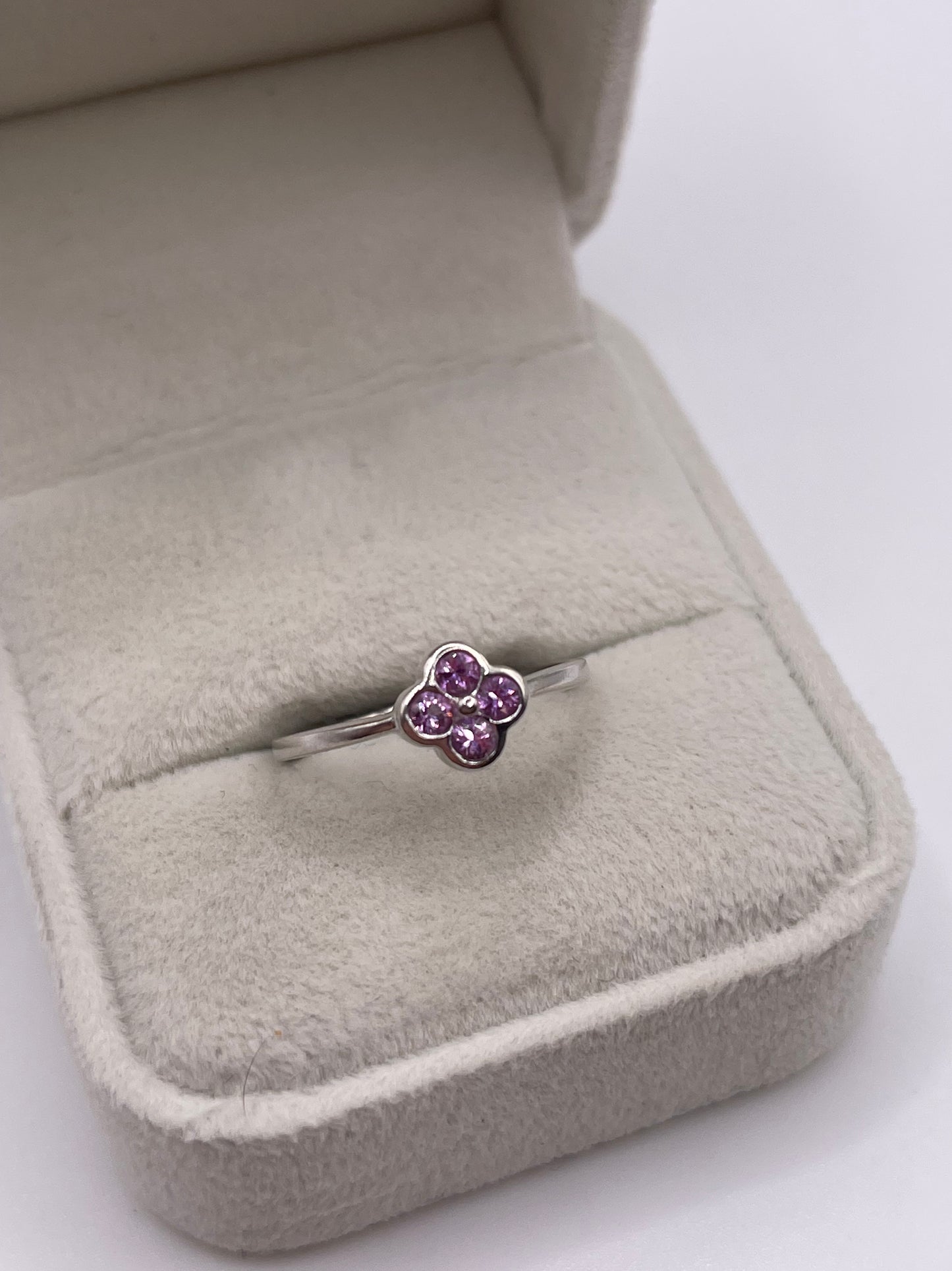 9ct white gold pink sapphire ring