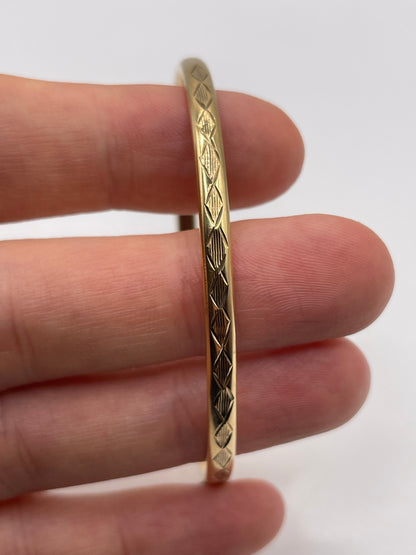 9ct gold bangle