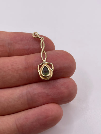 9ct gold quartz pendant