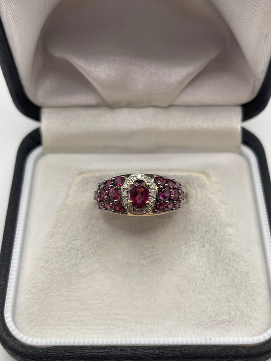 9ct gold garnet and diamond ring