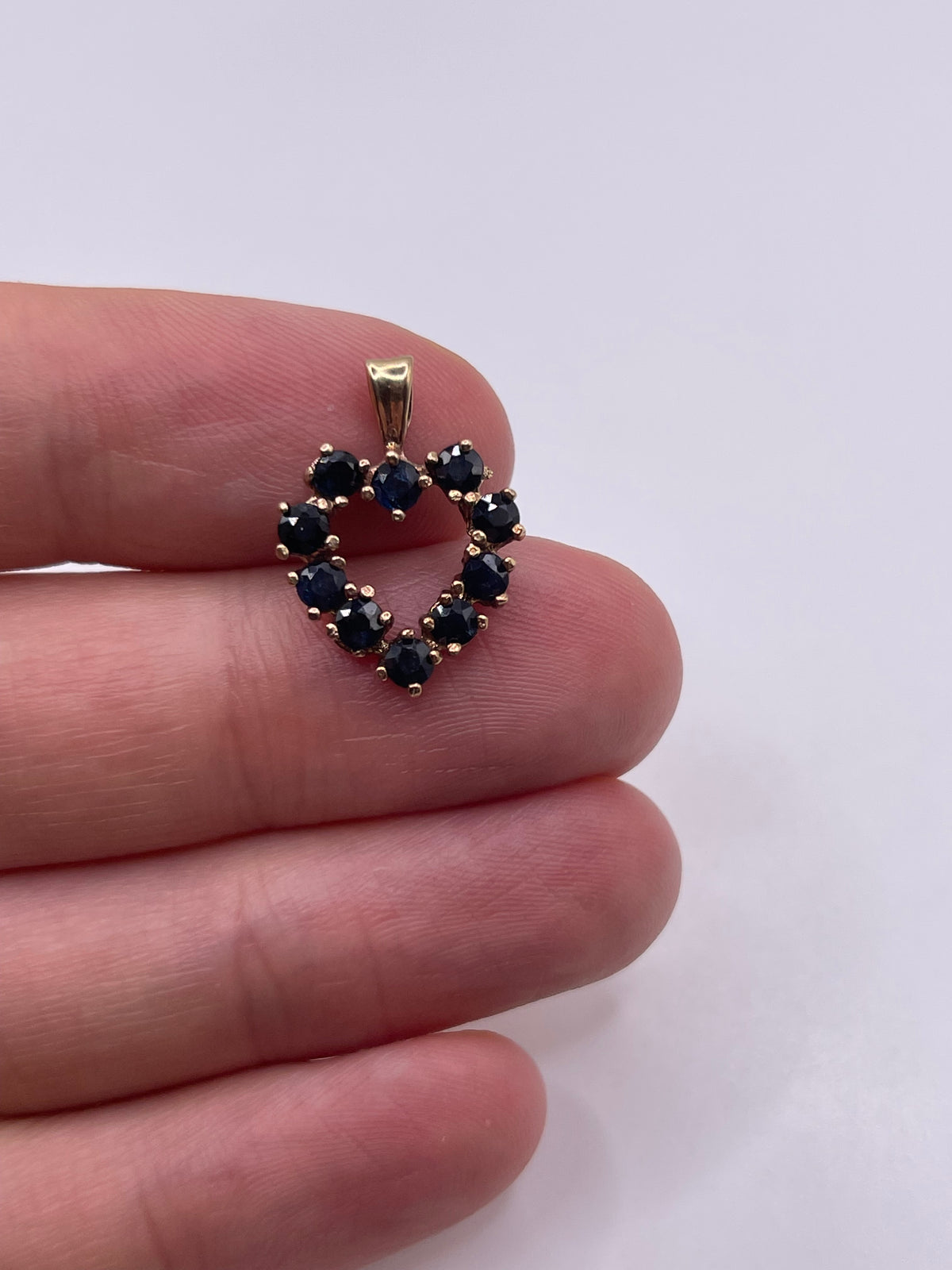 9ct gold sapphire heart pendant