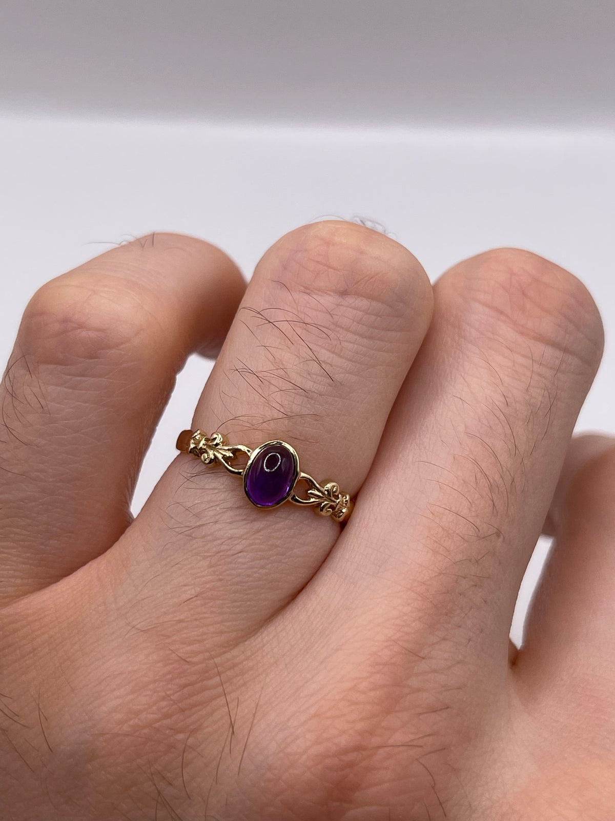 9ct gold cabochon amethyst ring
