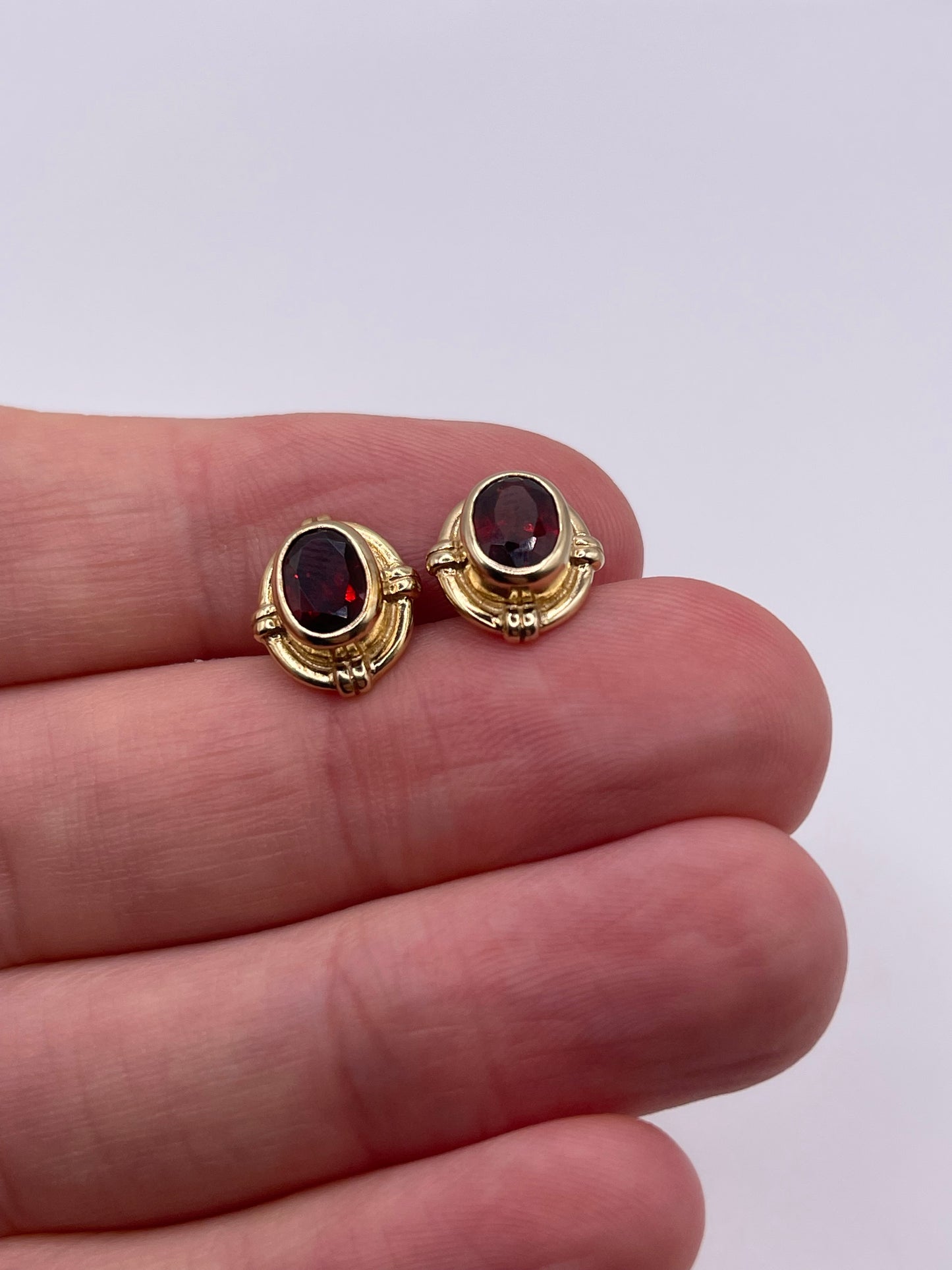 9ct gold garnet earrings