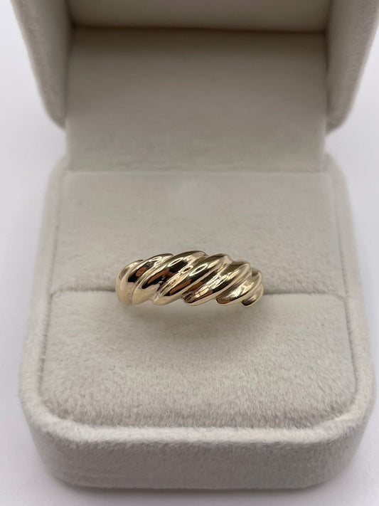 9ct gold croissant ring