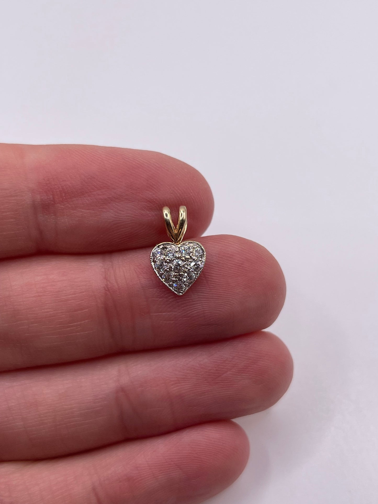 9ct gold cz heart pendant