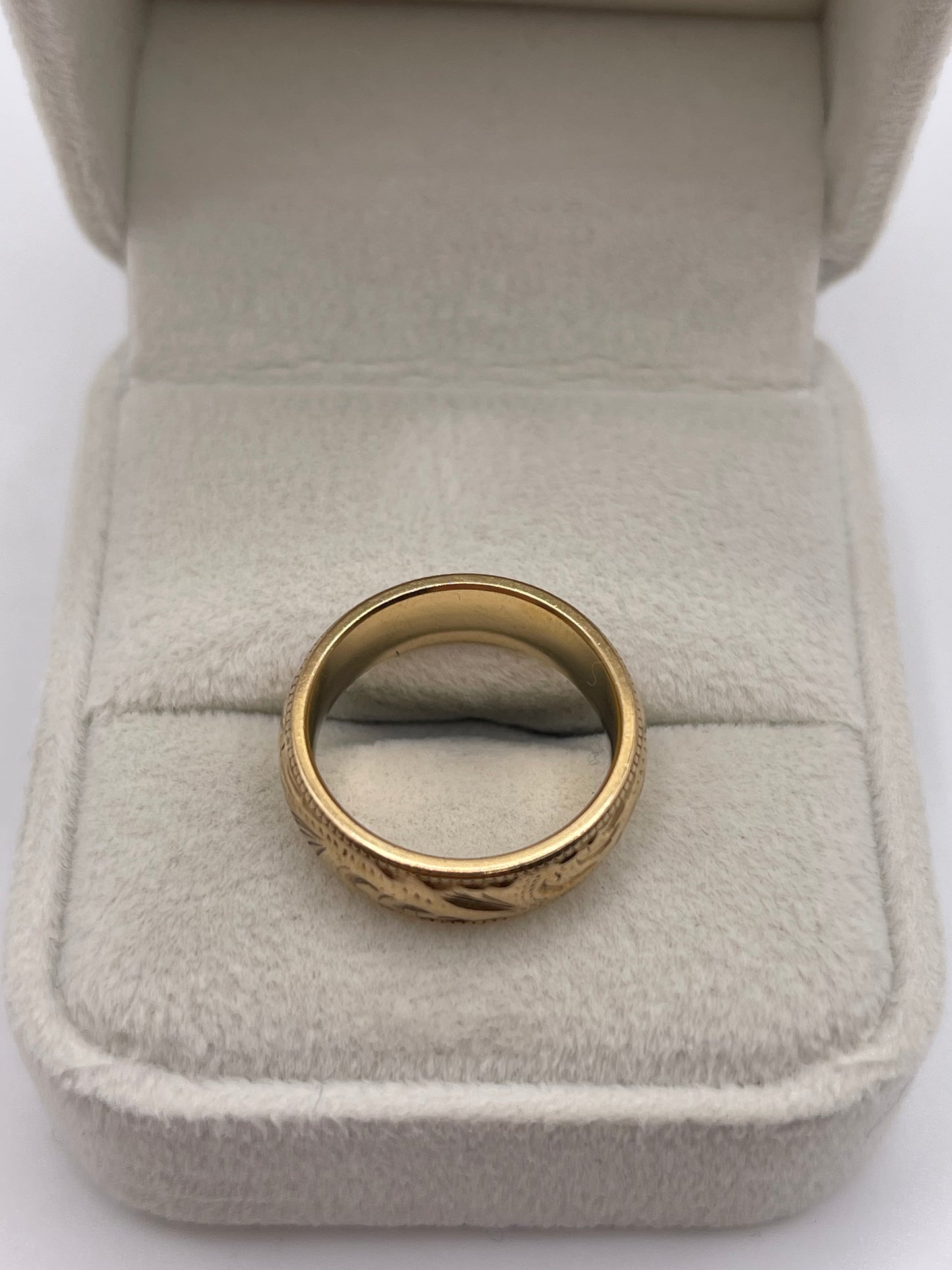 9ct gold patterned band