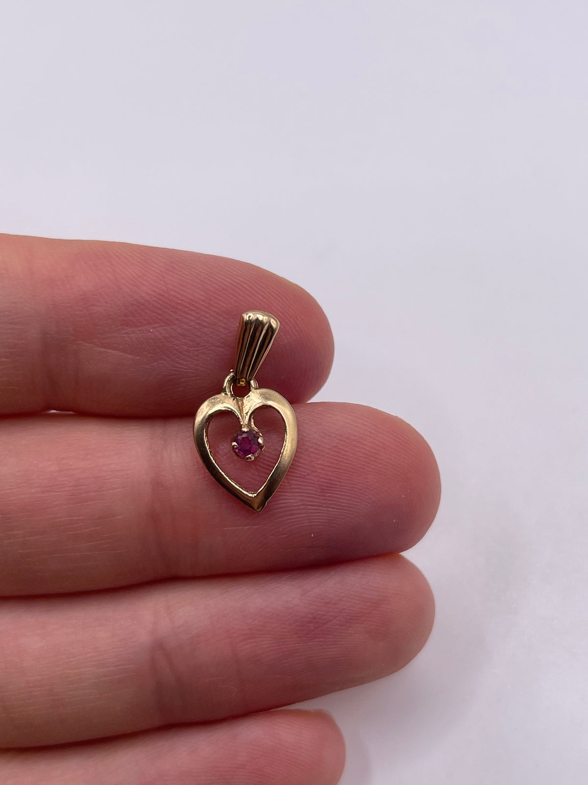9ct gold ruby heart pendant