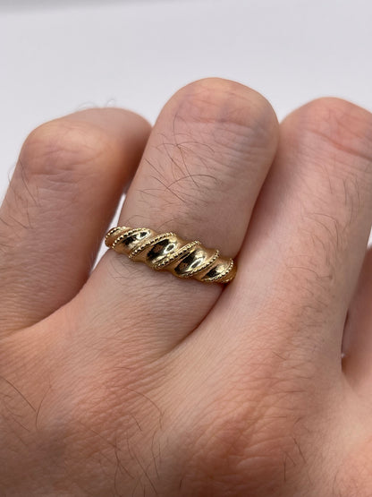 9ct gold croissant ring