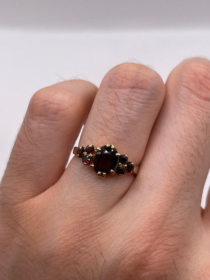 9ct gold garnet cluster ring