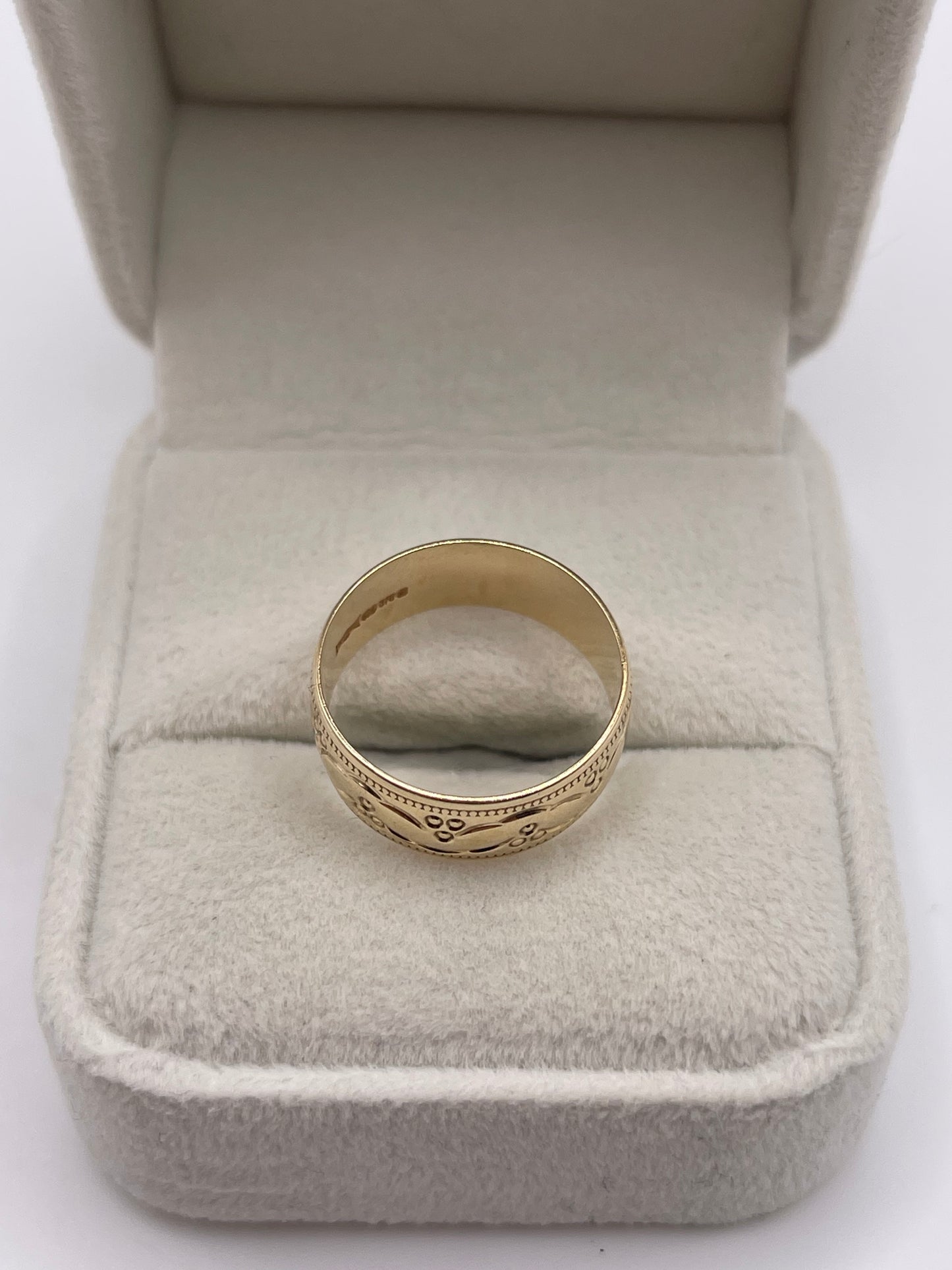 9ct gold patterned band