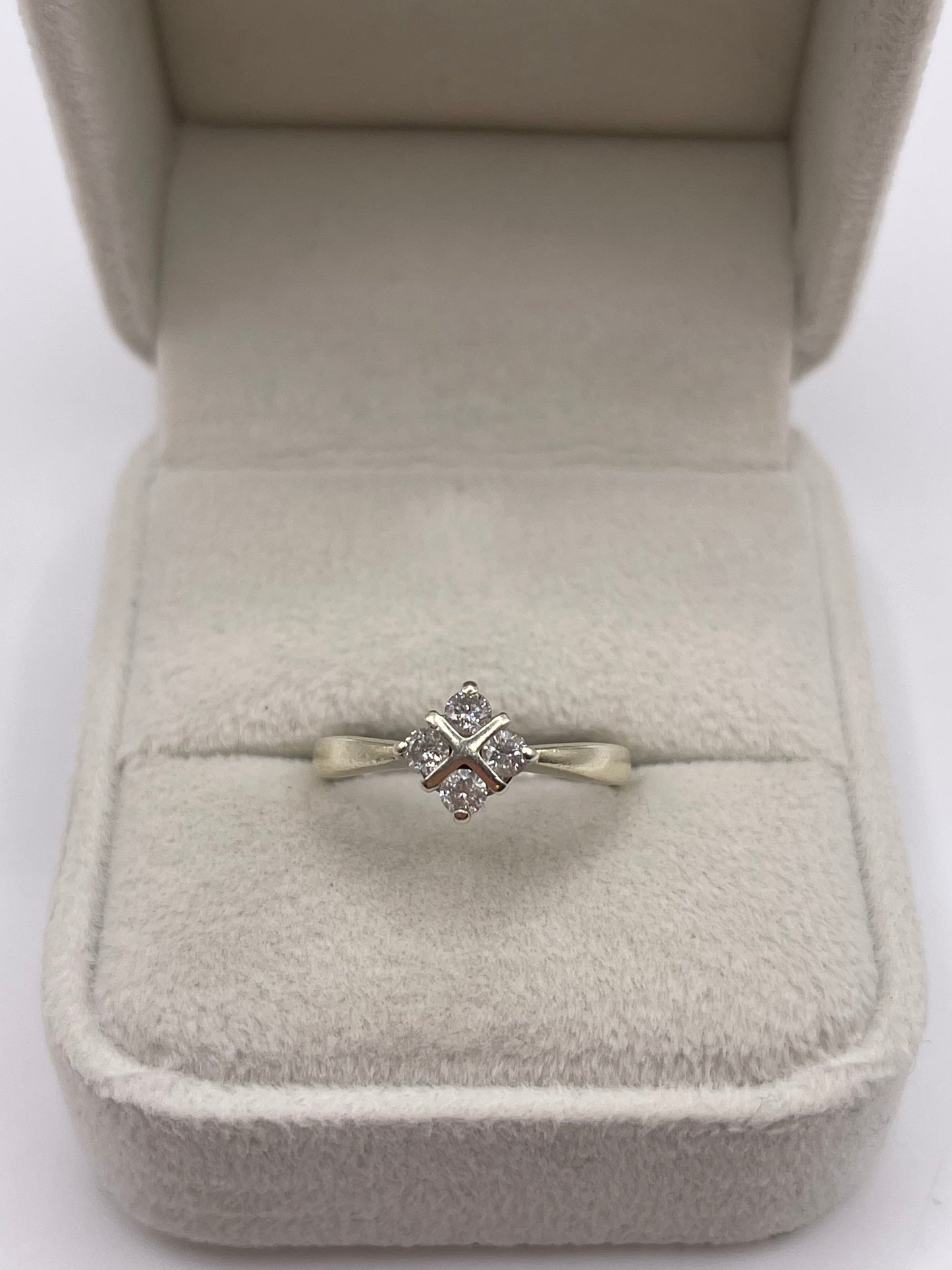 9ct white gold diamond ring