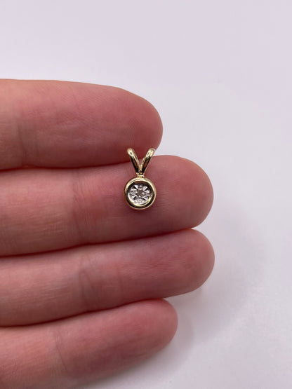 9ct gold diamond pendant