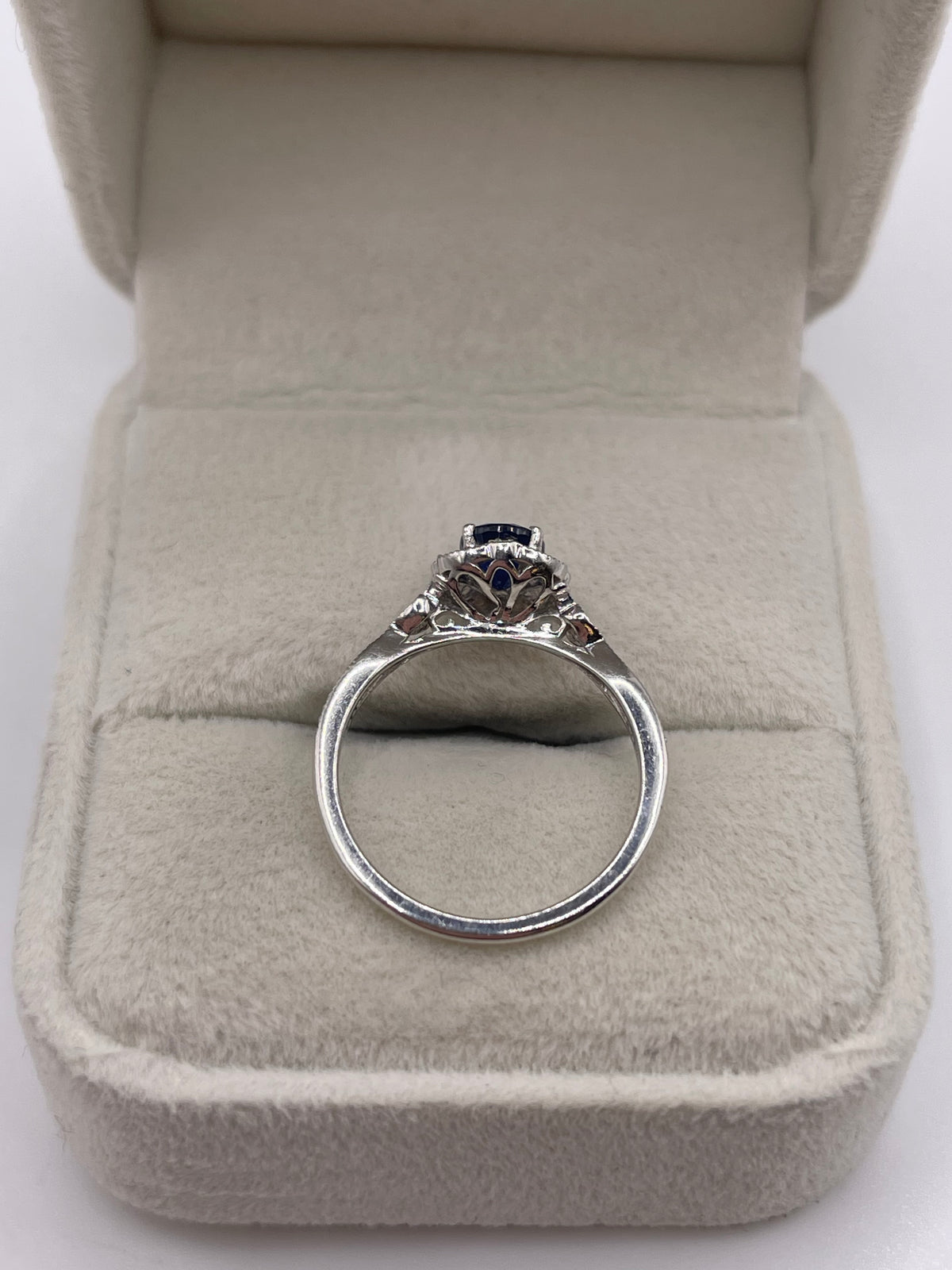 9ct white gold sapphire and diamond ring