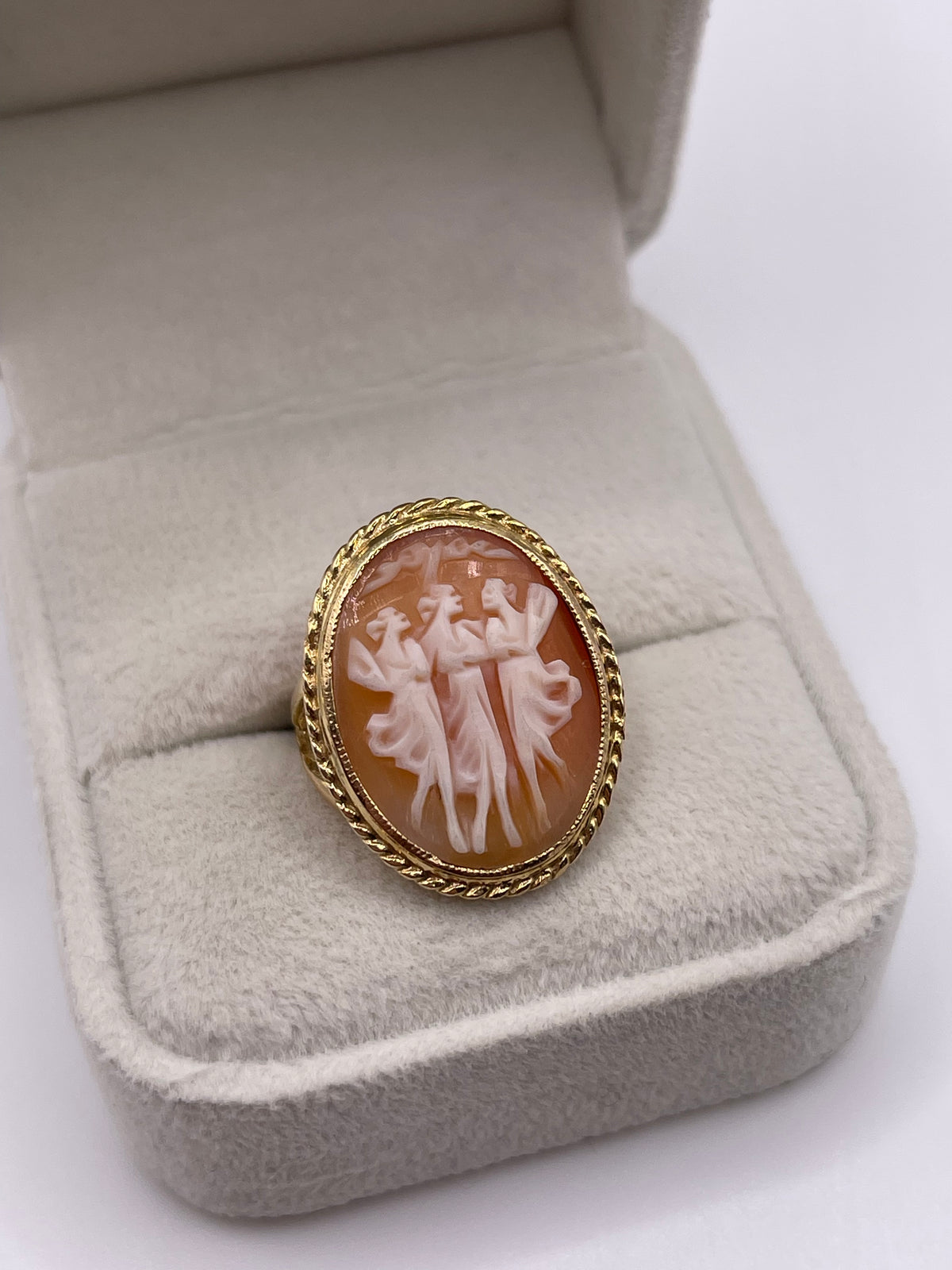 9ct gold cameo ring