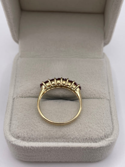9ct gold garnet ring