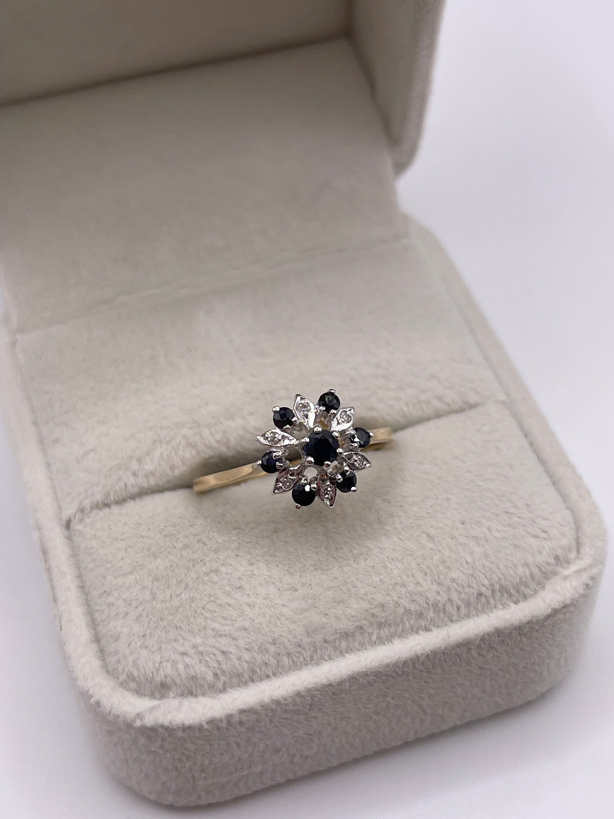 9ct gold sapphire and diamond ring