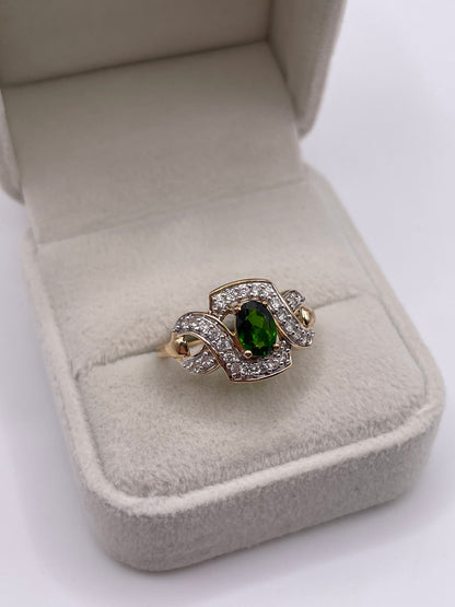 9ct gold diopside and zircon ring